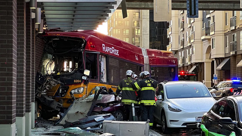 ΗΠΑ: Μία νεκρή και δώδεκα τραυματίες σε τροχαίο με λεωφορείο στο Σιάτλ