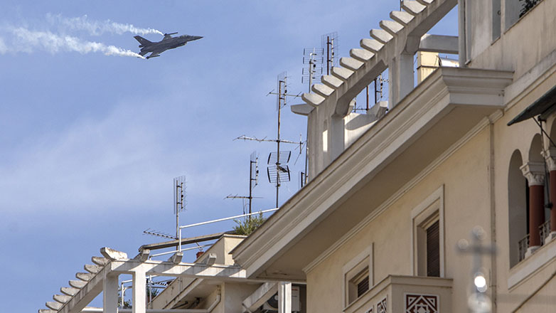Μαχητικά της Πολεμικής Αεροπορίας θα πραγματοποιήσουν διελεύσεις σχηματισμών πάνω από μεγάλες πόλεις – Δείτε σε ποια σημεία