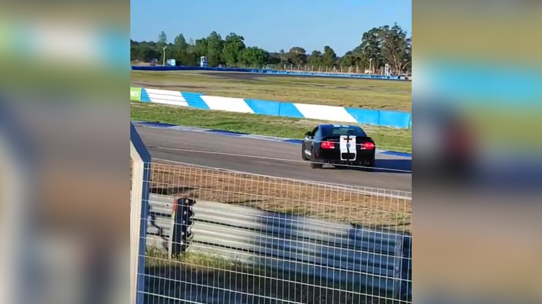 Δεν τράκαρε με την πρώτη και έτσι προσπάθησε και δεύτερη φορά – Τα κατάφερε!