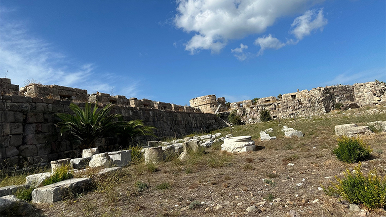 Αυτοψία της Μενδώνη στα έργα αποκατάστασης των σεισμόπληκτων μνημείων της Κω