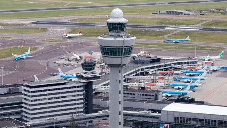 Κομφούζιο στο αεροδρόμιο του Άμστερνταμ