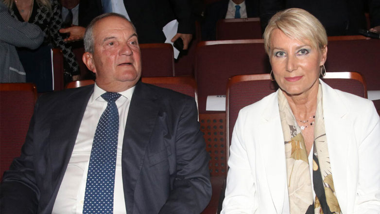 Κώστας Καραμανλής – Νατάσα Παζαΐτη: Σπάνια δημόσια εμφάνιση με τα δίδυμα παιδιά τους