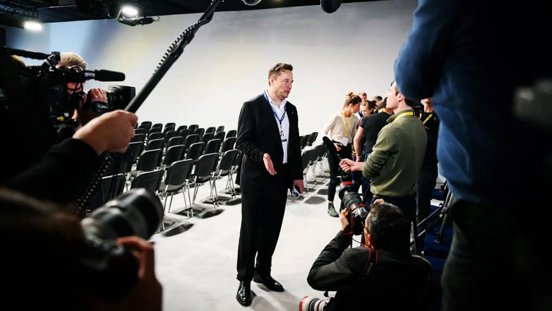 Ο Έλον Μασκ παρουσίασε το Grok, ένα ιδιόμορφο κι «επαναστατικό» μοντέλο Τεχνητής Νοημοσύνης