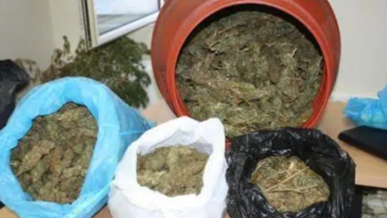 Αιγιάλεια: Συνελήφθη ανήλικος έμπορος ναρκωτικών – Διακινούσε κάνναβη και κοκαΐνη