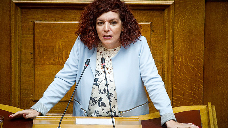 Κομνηνάκα: Η κυβέρνηση φέρνει φοροεπιδρομή στους επαγγελματίες και διατηρεί τη φοροασυλία στο κεφάλαιο