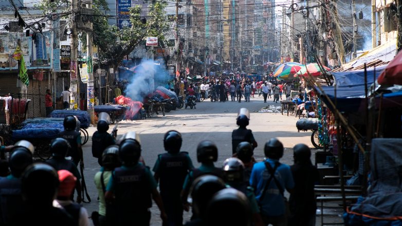 Μπανγκλαντές: Μια νεκρή σε συγκρούσεις αστυνομικών με διαδηλωτές εργαζόμενους στη βιομηχανία ενδυμάτων