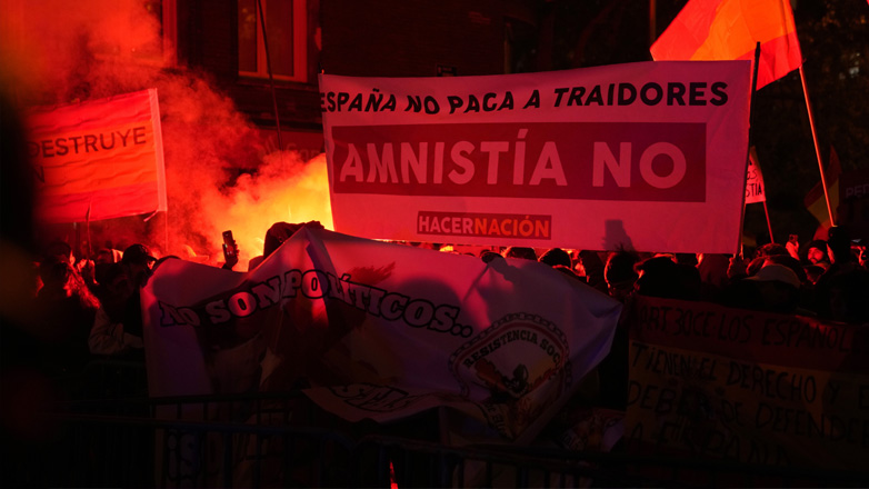 Ισπανία: Δεκάδες τραυματίες από διαδηλώσεις ακροδεξιών ενάντια στην αμνηστία για τους Καταλανούς αυτονομιστές Ισπανία: Δεκάδες τραυματίες από διαδηλώσεις ακροδεξιών ενάντια στην αμνηστία για τους Καταλανούς αυτονομιστές