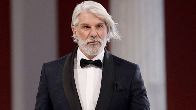 Ο Μάνος Πίντζης αποκαλύπτει: «Φυσικά και με φλερτάρουν άνδρες»