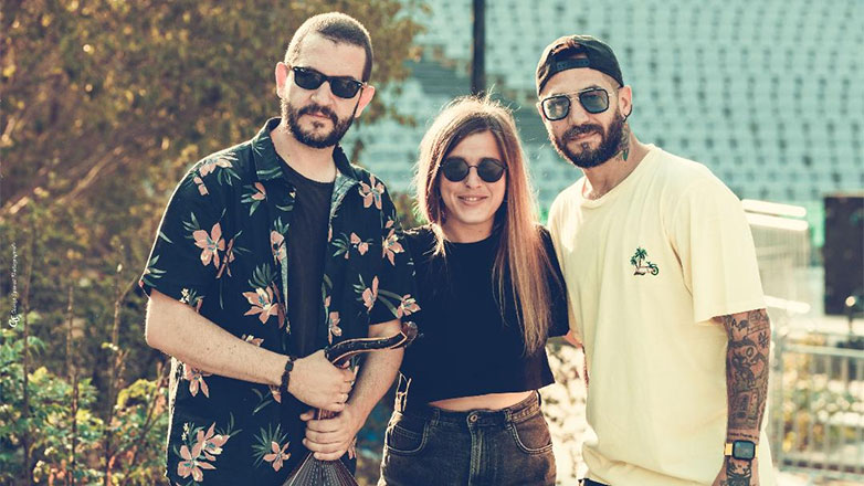 Ο Θωμάς Κωνσταντίνου διασκευάζει Ελένη Βιτάλη – Τραγουδούν Ιουλία Καραπατάκη – Tiny Jackal