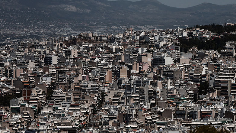 «Κεραμίδα» στο κεφάλι των Ελλήνων