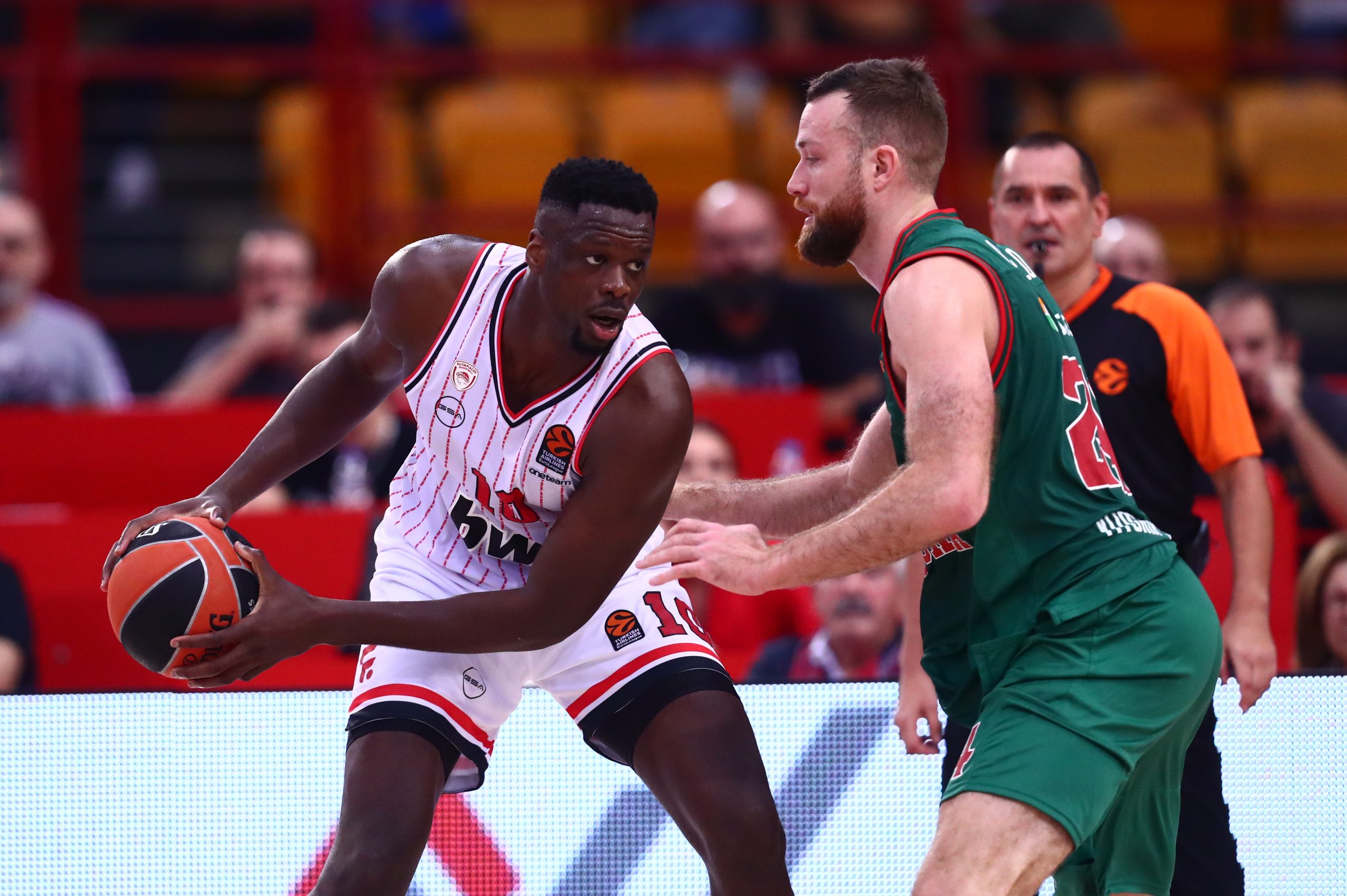 Εκτός προγράμματος ήττα για τον Ολυμπιακό, 75-74 η Μπασκόνια