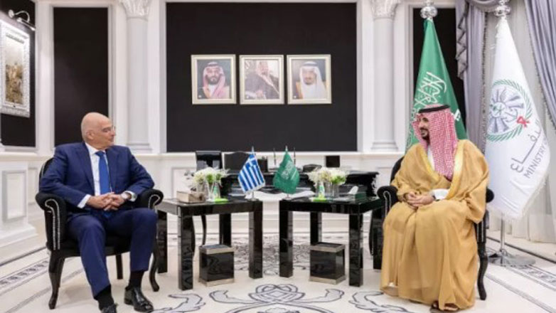 Συνάντηση Δένδια με τον Σαουδάραβα ομόλογό του με θέμα την κατάσταση στη Μέση Ανατολή