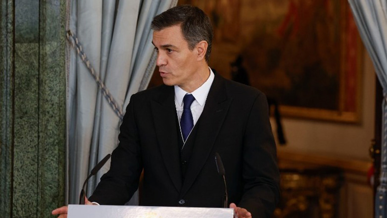 Ισπανία: Ο Σάντσεθ συμφώνησε με το καταλανικό κόμμα Junts και σχηματίζει κυβέρνηση