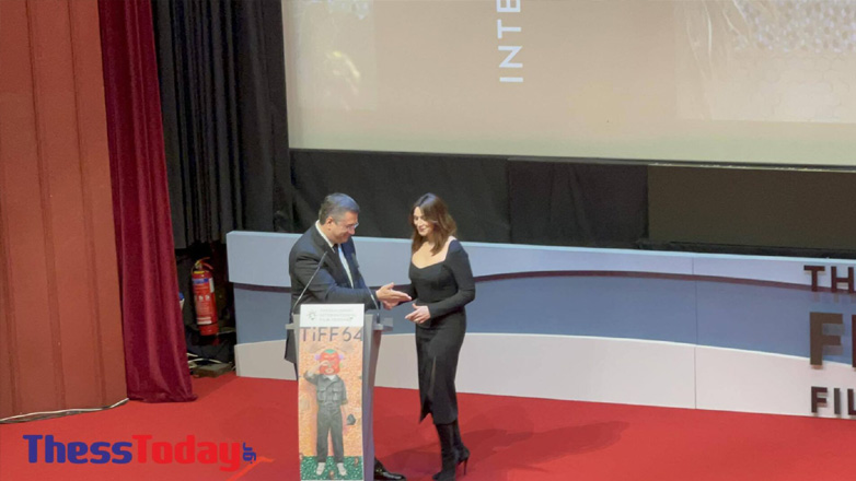 Το «ευχαριστώ» της Μόνικα Μπελούτσι στα ελληνικά για τη βράβευσή της – «Είμαι συγκινημένη»