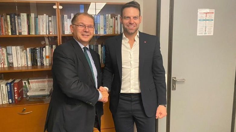 Συνάντηση Κασσελάκη με τον πρόεδρο της ευρωομάδας των Πρασίνων