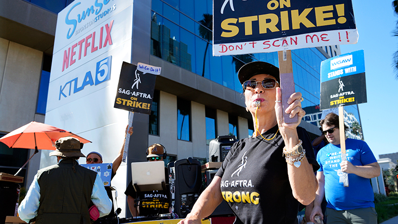 Xόλιγουντ: Τέλος η απεργία των ηθοποιών – Κατέληξαν σε συμφωνία με τα στούντιο
