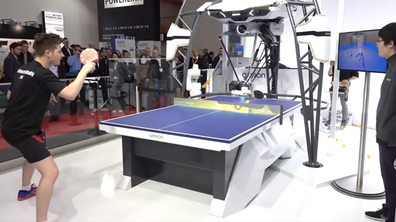 Το ρομπότ που παίζει πινγκ πονγκ