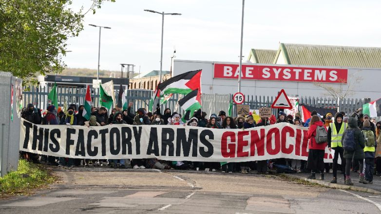 Βρετανία: Φιλοπαλαιστίνιοι συνδικαλιστές απέκλεισαν τις εισόδους εργοστασίου της πολεμικής βιομηχανίας BAE Systems
