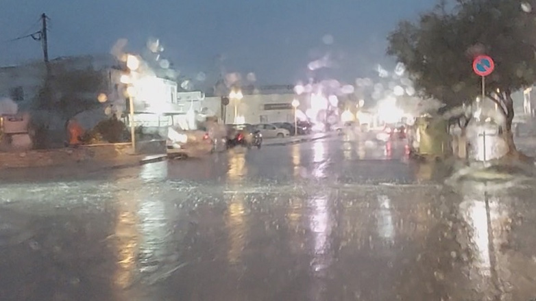 Πάρος: «Άνοιξαν» οι ουρανοί στο νησί μετά από 9 μήνες ανομβρίας