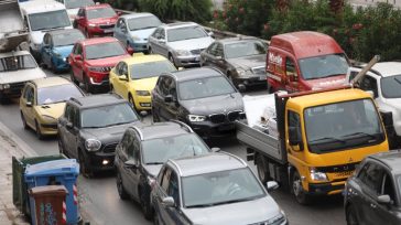 Τροχαίο στην Αθηνών-Λαμίας: Απεγκλωβίστηκε οδηγός