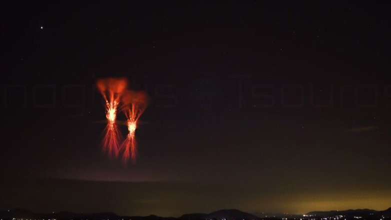 Meteo: Φωτογραφία από σπάνιο κεραυνό στην Ικαρία