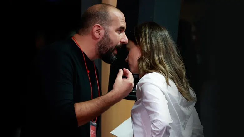 Κασσελάκης: «Τελειώσατε αφού διαφωνείτε»