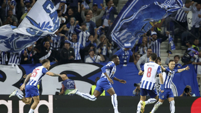 Μεγάλο διπλό της Πόρτο στο Γκιμαράες