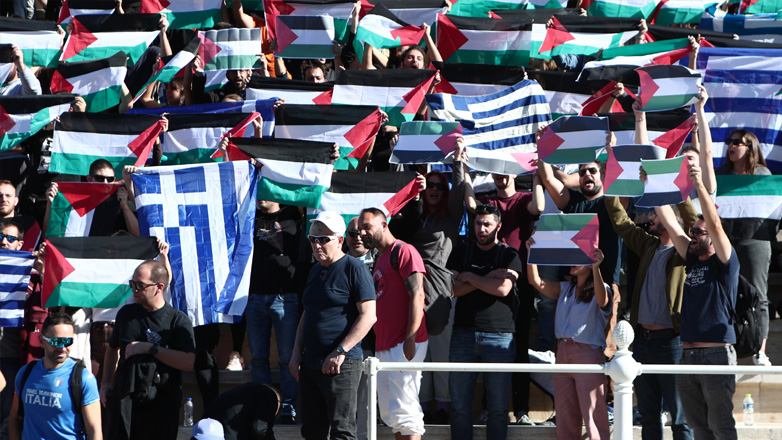 Δεκάδες παλαιστινιακές σημαίες στο Καλλιμάρμαρο