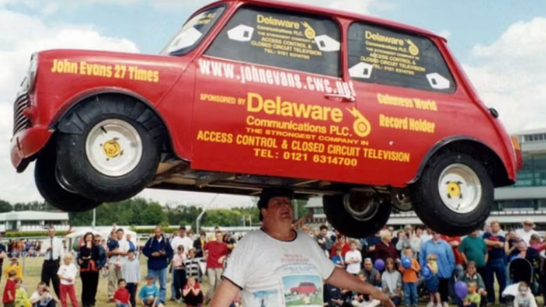 Τα πιο αχρείαστα αλλά εντυπωσιακά ρεκόρ γύρω από το αυτοκίνητο που κανείς δεν έχει λόγο να “σπάσει”