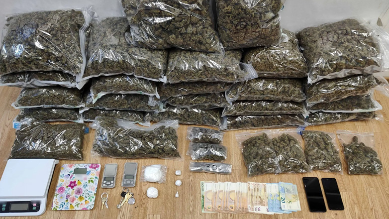 Χειροπέδες σε 54χρονο για κατοχή και εμπορία ναρκωτικών στο κέντρο της Αθήνας