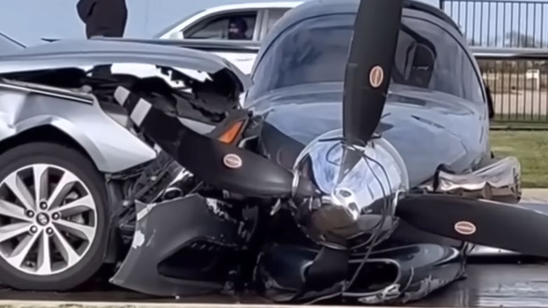 Δείτε τη στιγμή που αεροπλάνο τρακάρει με Ι.Χ. σε δημόσιο δρόμο