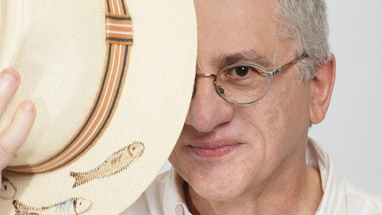 «Μόνο οι εραστές αντέχουν το Παρίσι»: Το νέο βιβλίο του Γιάννη Μπότση