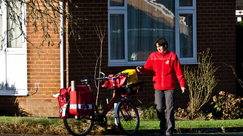 Βρετανία: Έφηβοι εργάζονται παρανόμως ως διανομείς στο Ηνωμένο Βασίλειο