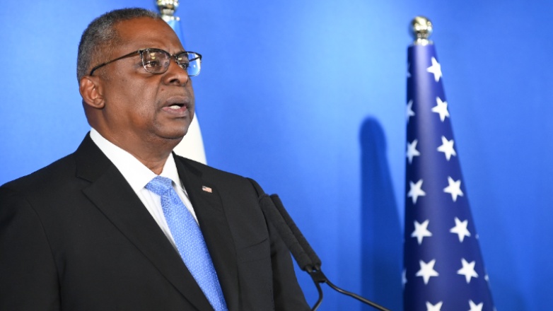 Λόιντ Όστιν: «Η βοήθεια της Κίνας και της Ρωσίας στη Βόρεια Κορέα προκαλεί “ανησυχία”»