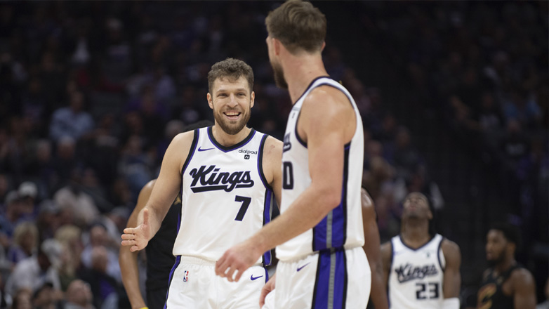 Ο προπονητής των Κινκς αποθέωσε τον Βεζένκοφ: «Δεν έχει ταβάνι»