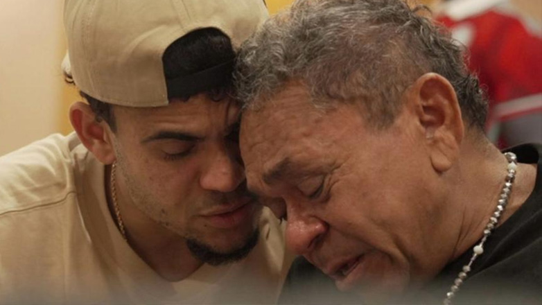 Ραγίζουν καρδιές: Η επανένωση του Λουίς Ντίας με τον πατέρα του μετά την απαγωγή!