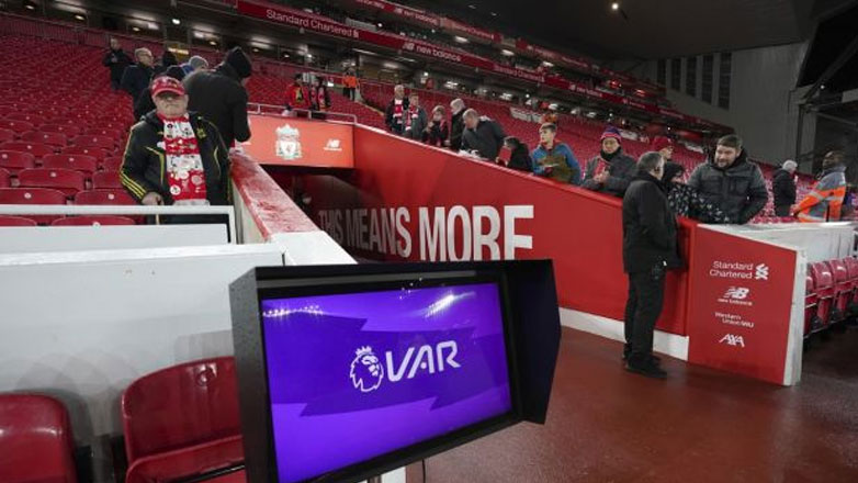 Ο Γουέμπ προτρέπει τους VAR να αμφισβητούν τους διαιτητές