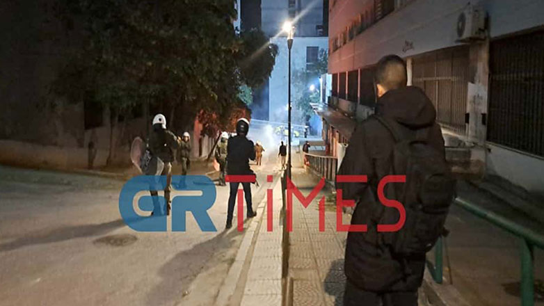 Θεσσαλονίκη: Επεισόδια μεταξύ διαδηλωτών και ΜΑΤ μετά το τέλος της πορείας για τον 17χρονο
