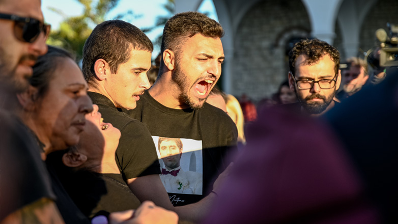 Βοιωτία: Σε βαρύ κλίμα η κηδεία του 17χρονου – Απαρηγόρητη η μητέρα, λιποθύμησε ο αδερφός του