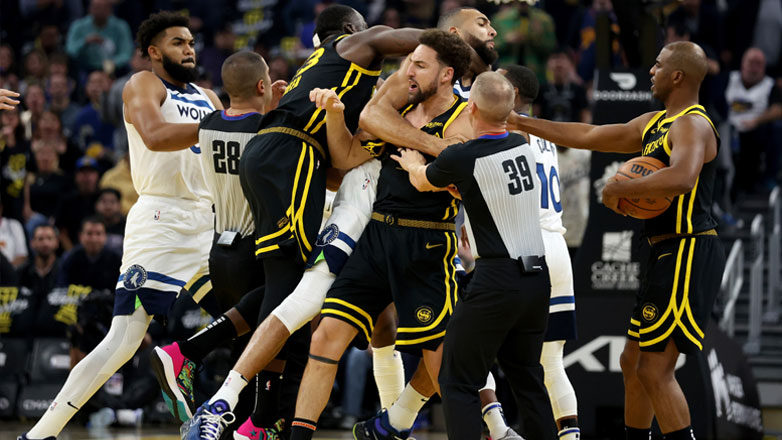 ΝΒΑ: Άγριο ξύλο στη νίκη των Τίμπεργουλβς επί των Ουόριορς – Τρεις αποβολές στο ξεκίνημα