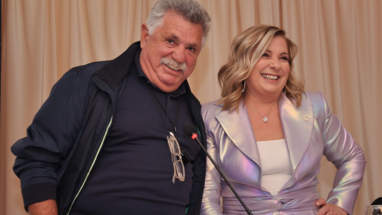 Ντίνα Νικολάου: Λαμπερή βραδιά στην παρουσίαση του νέου βιβλίου της