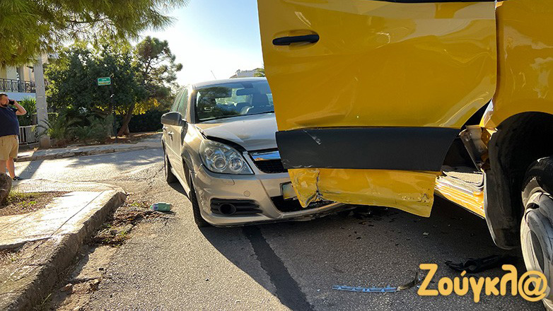 Τροχαίο με σχολικό λεωφορείο στη Γλύφαδα