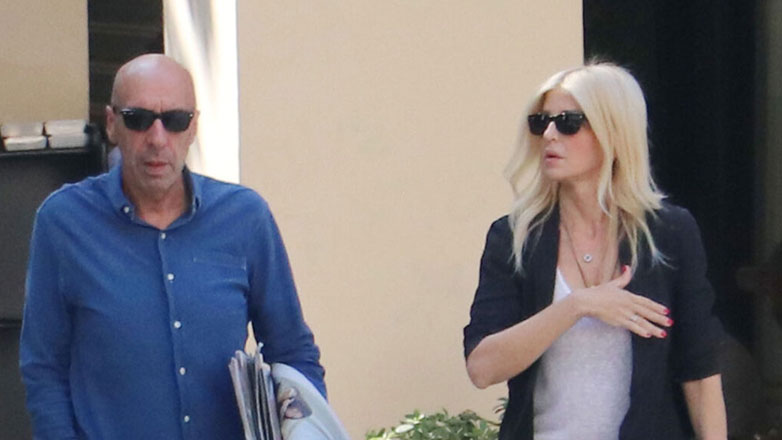 Έλενα Ράπτη – Γιάννης Μπρατάκος: Φωτογραφίες από την πρωινή τους βόλτα στο κέντρο της Αθήνας