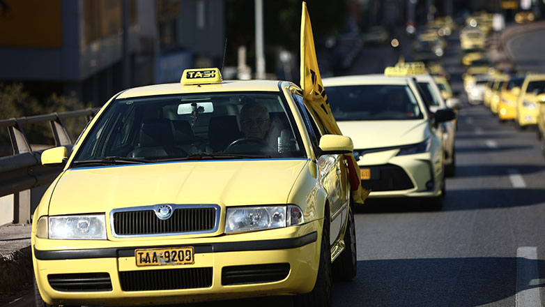 Κίνηση στους δρόμους: Καθυστερήσεις στο κέντρο λόγω της συγκέντρωσης των ταξί