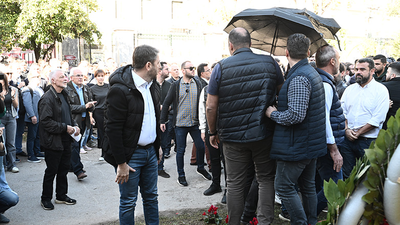 Πολυτεχνείο: Πέταξαν καφέδες στον Ανδρουλάκη