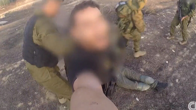 Επίθεση της 7ης Οκτωβρίου: Μαχητές της Χαμάς πανηγύριζαν δίπλα στις σορούς Ισραηλινών