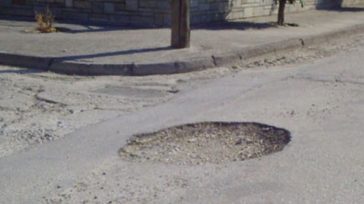 Λάρισα: Το δικαστήριο δικαίωσε πολίτη για τροχαίο από λακκούβα