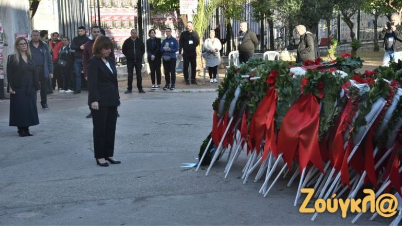 Κατάθεση στεφάνου στο μνημείο του Πολυτεχνείου από την Κατερίνα Σακελλαροπούλου