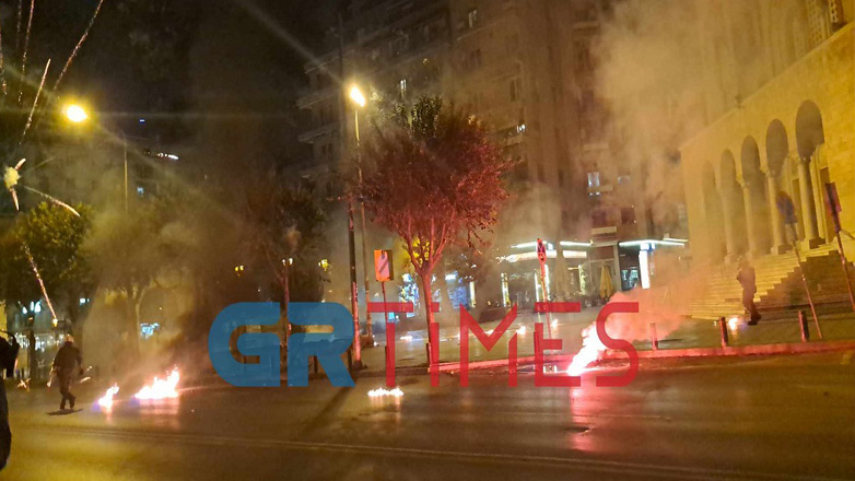 Θεσσαλονίκη: Επεισόδια με μολότοφ μετά την πορεία για το Πολυτεχνείο