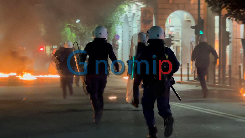 Πάτρα: Μολότοφ και χημικά στην πορεία για το Πολυτεχνείο